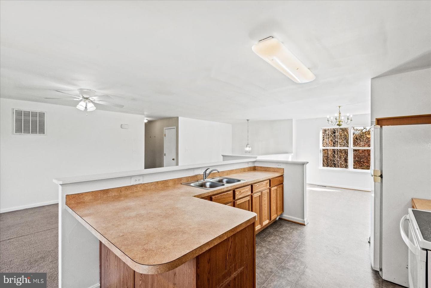 2281 Magnolia Lane photo 3