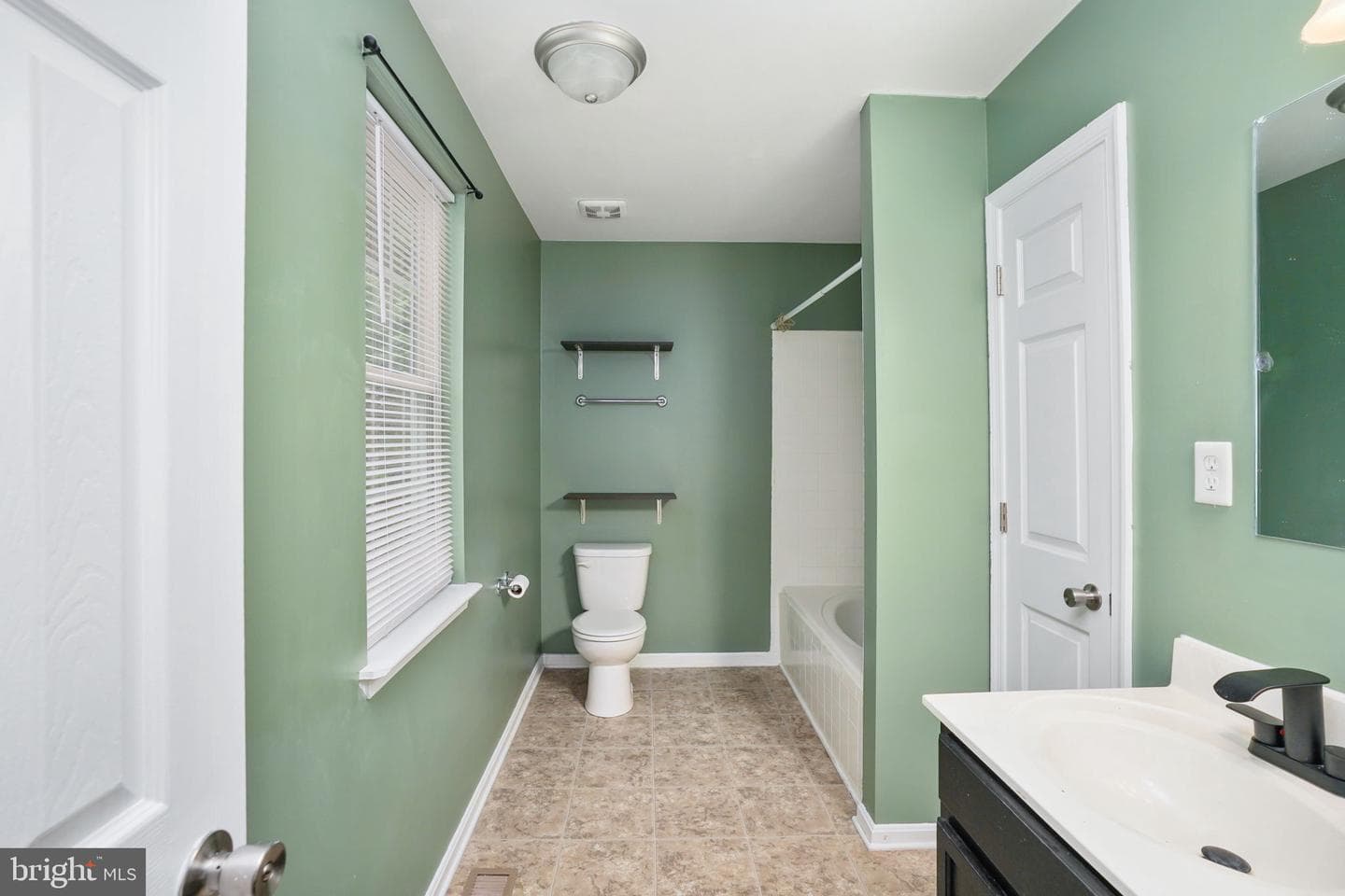 1109 French Court photo 26