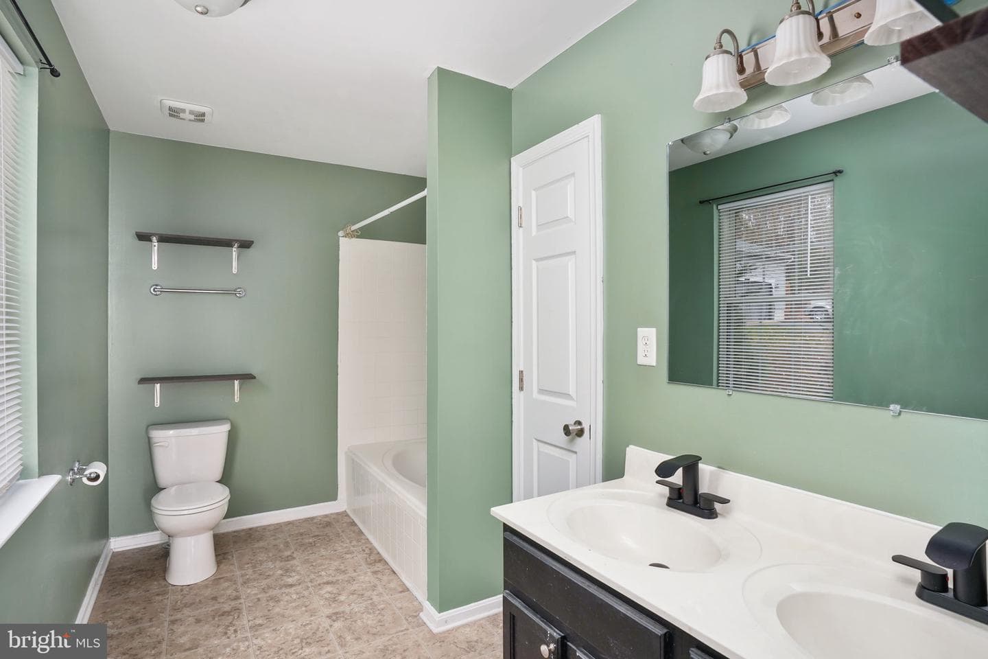 1109 French Court photo 27