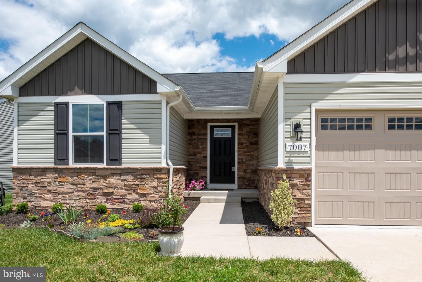 7087 Bagpipe Lane photo 4
