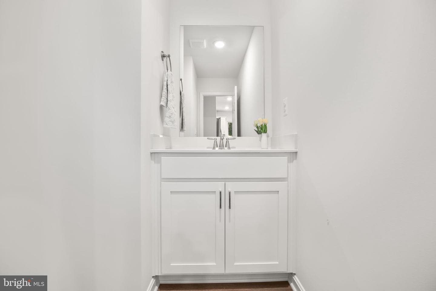 5055 Rose Avenue photo 13