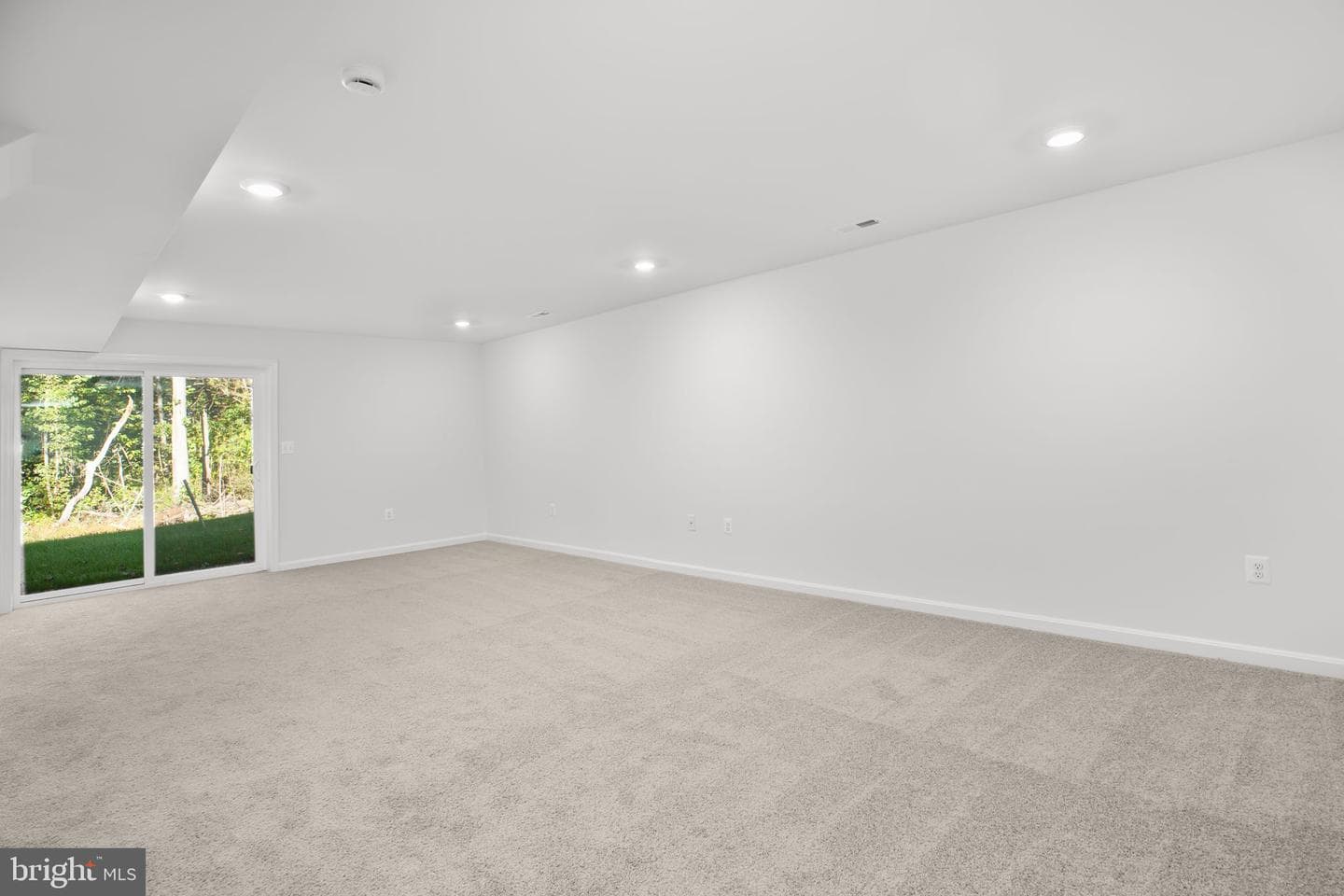 5055 Rose Avenue photo 17