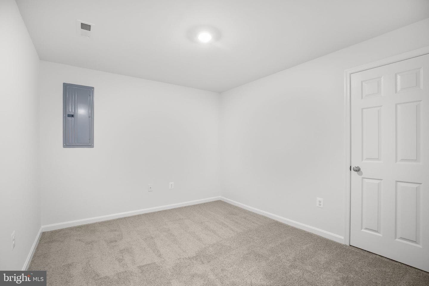 5055 Rose Avenue photo 18