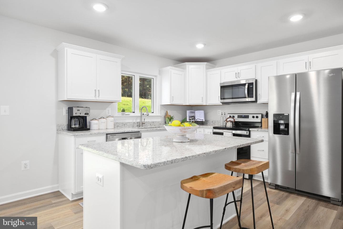 5055 Rose Avenue photo 2