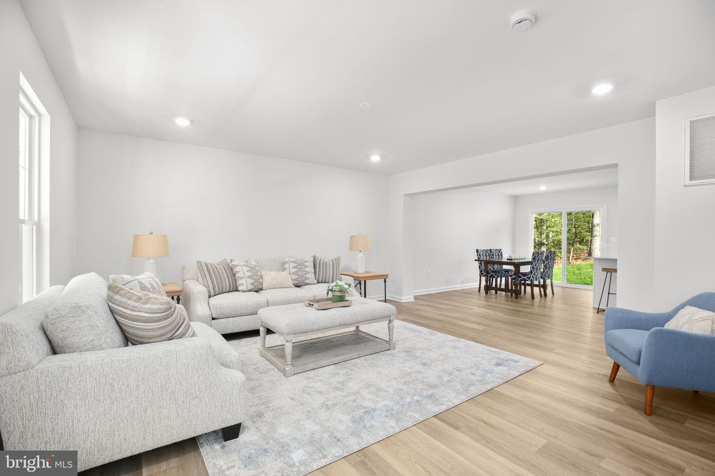 5055 Rose Avenue photo 8