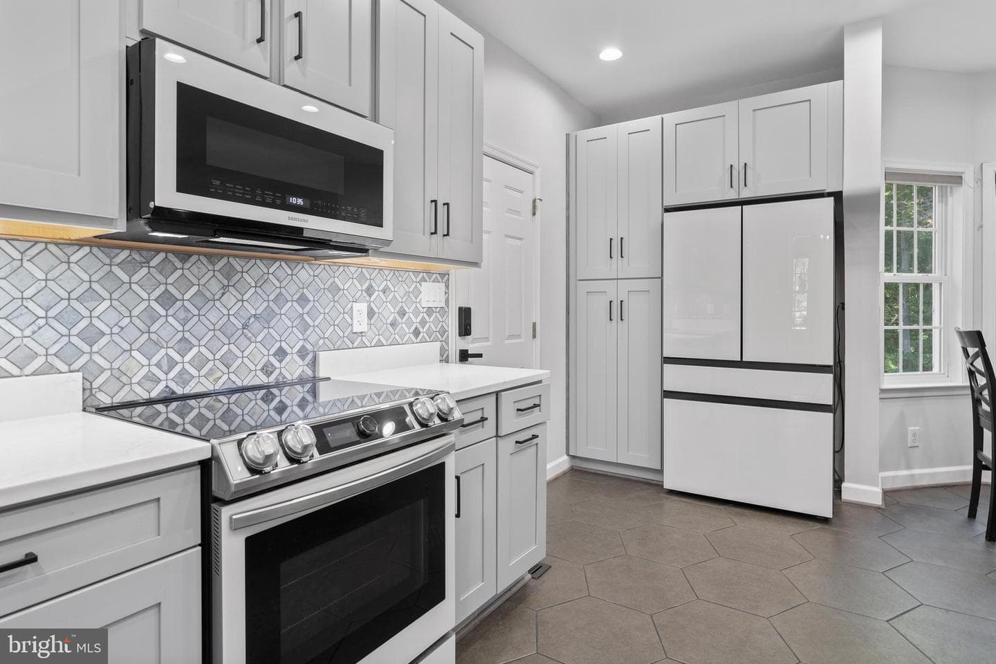 9501 Barbaras Way photo 11