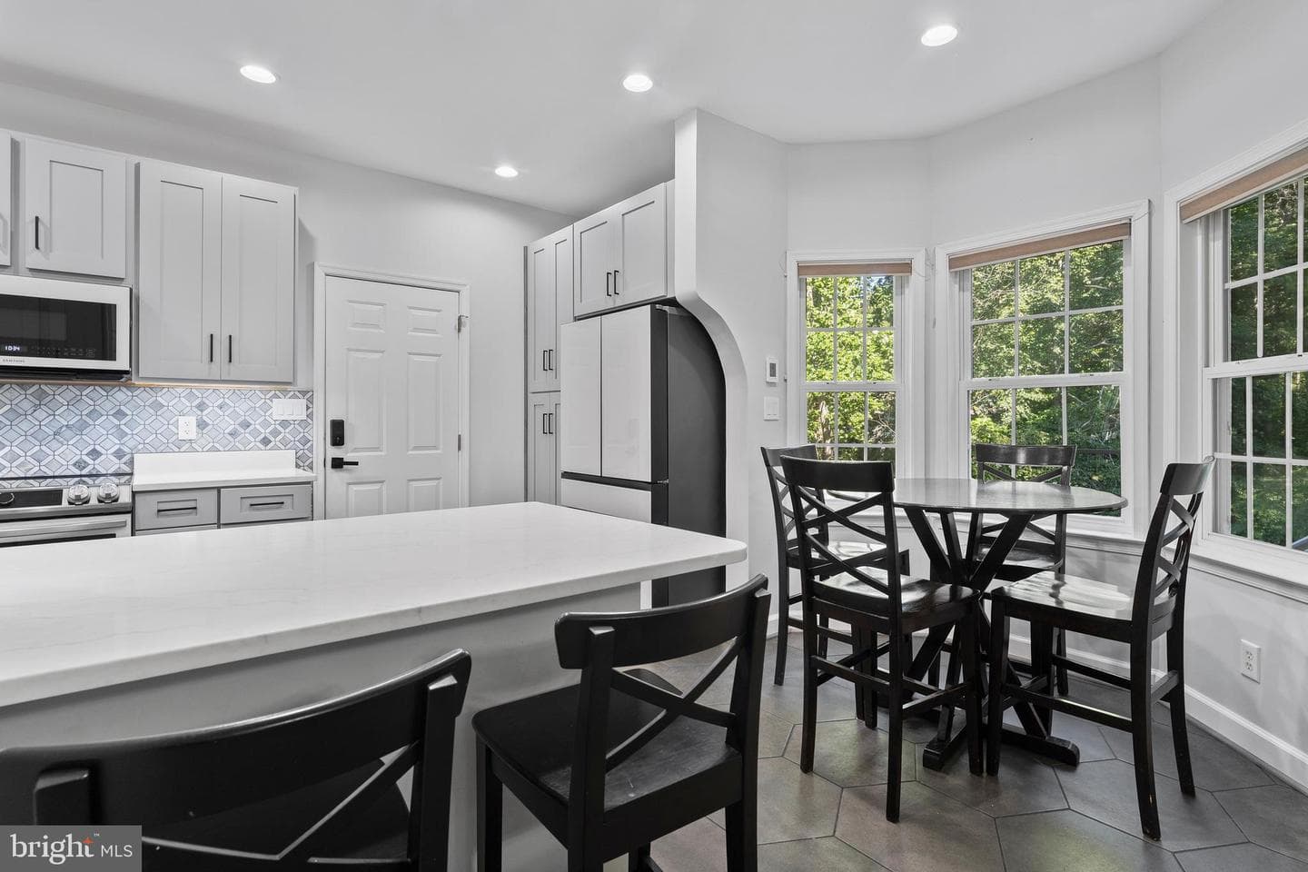 9501 Barbaras Way photo 13