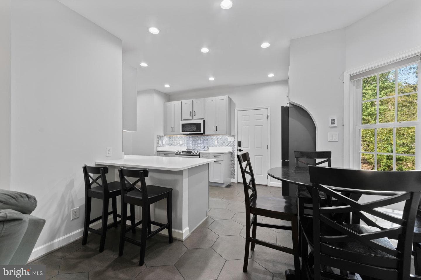 9501 Barbaras Way photo 14