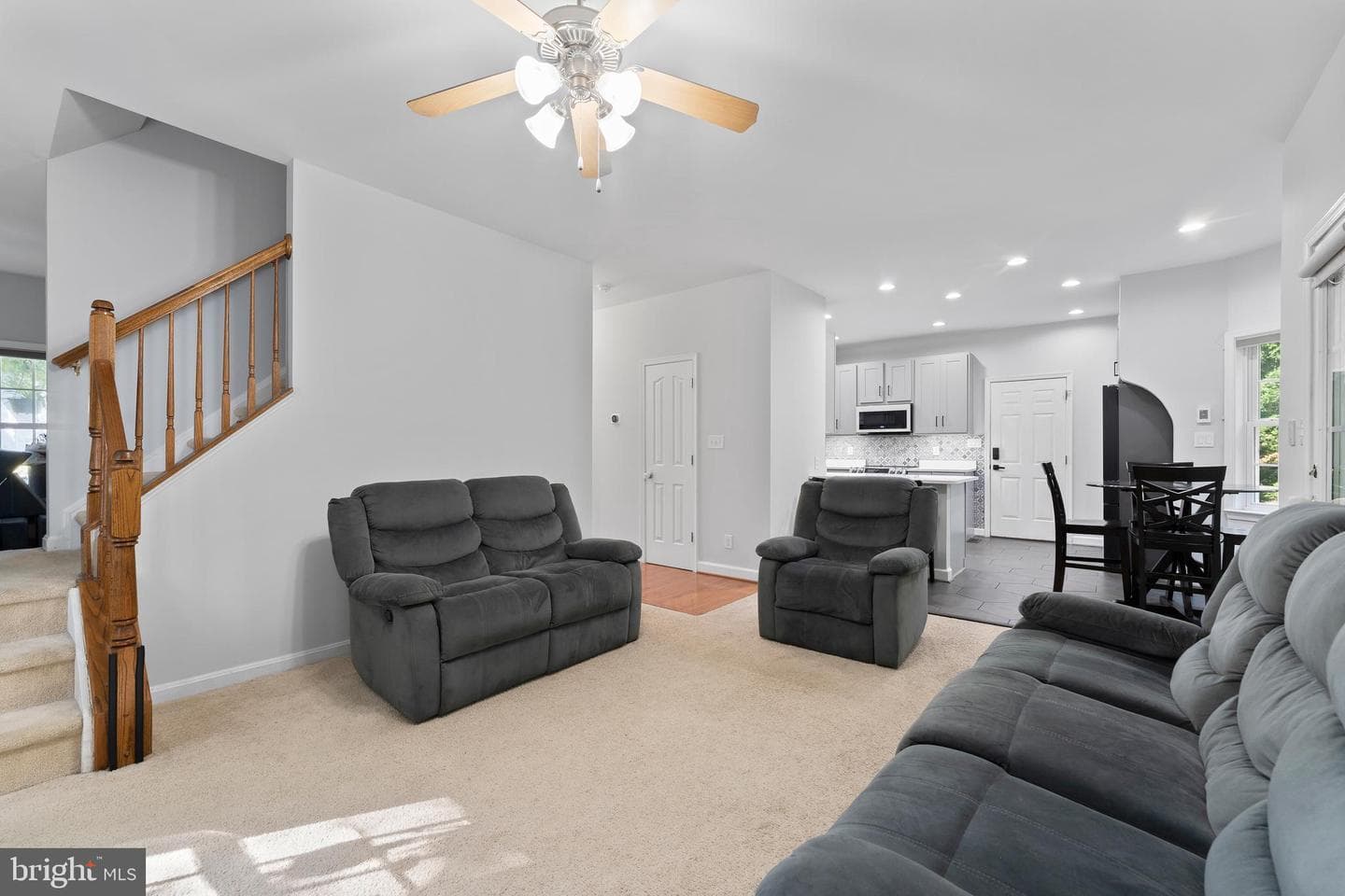 9501 Barbaras Way photo 18