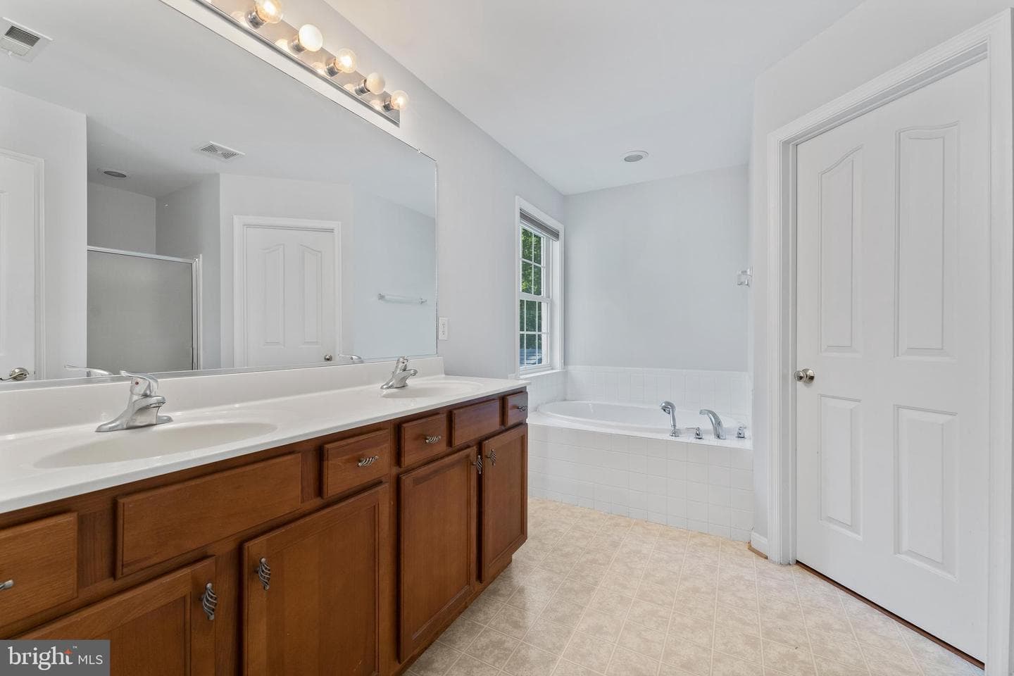 9501 Barbaras Way photo 24
