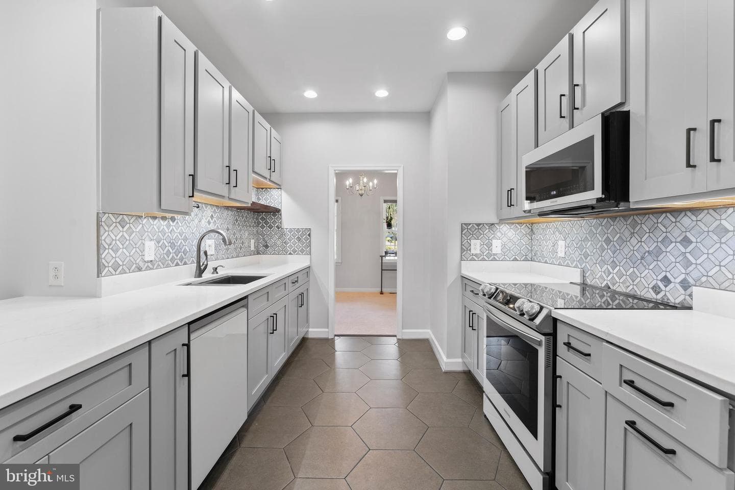 9501 Barbaras Way photo 9