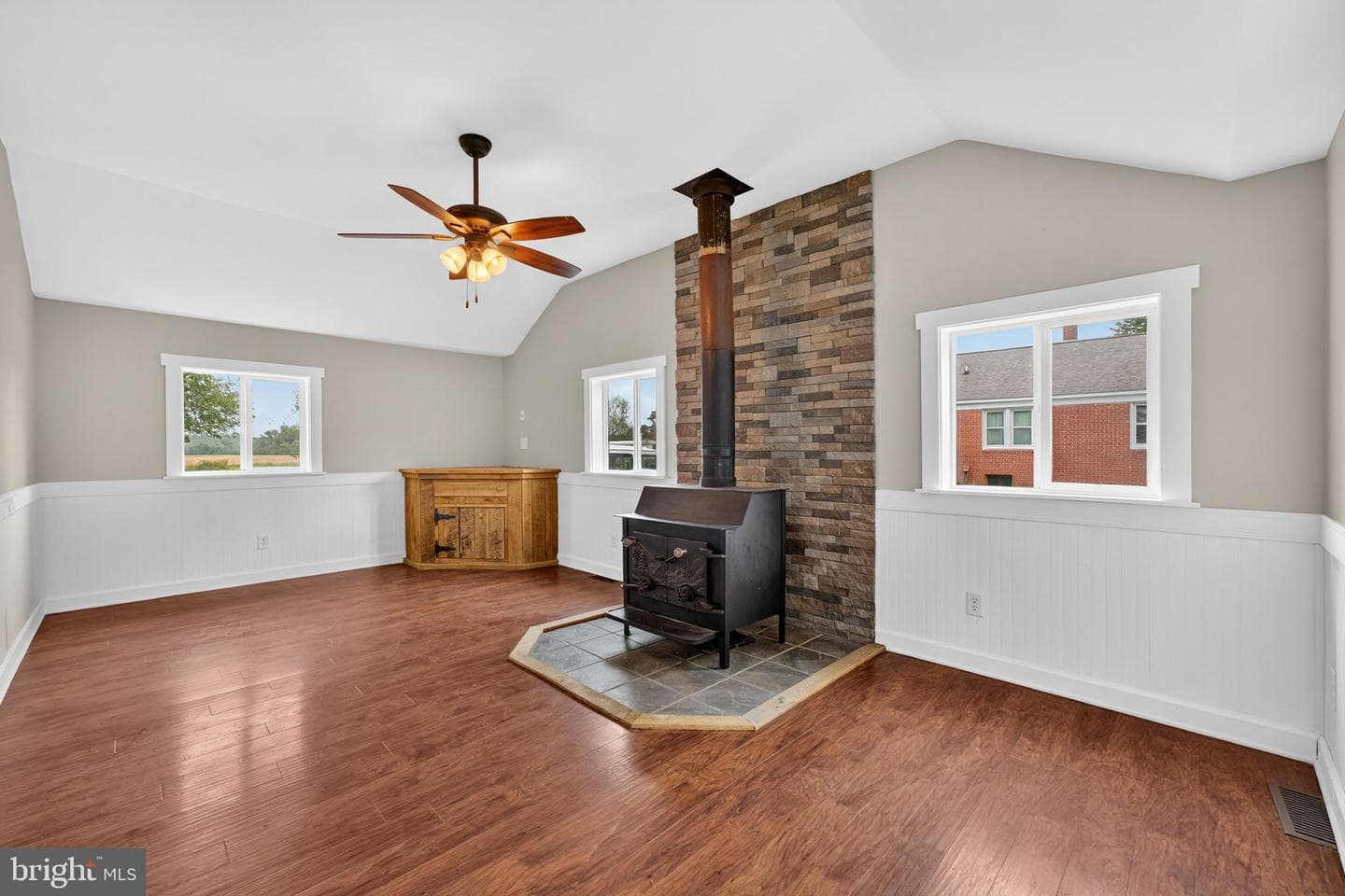 10048 Dahlgren Road photo 16