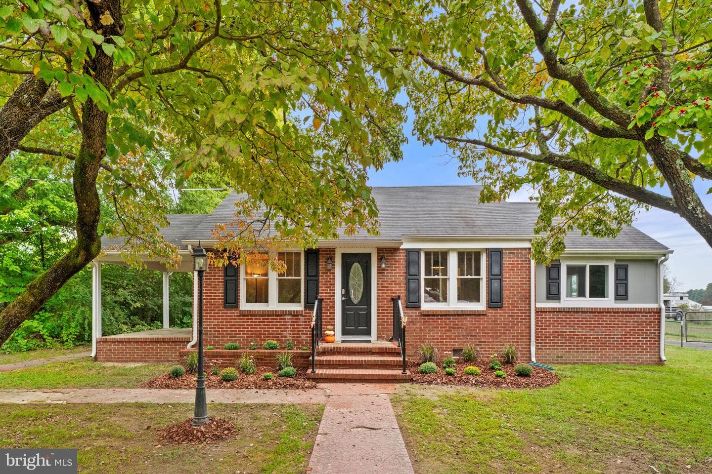 10048 Dahlgren Road photo 4