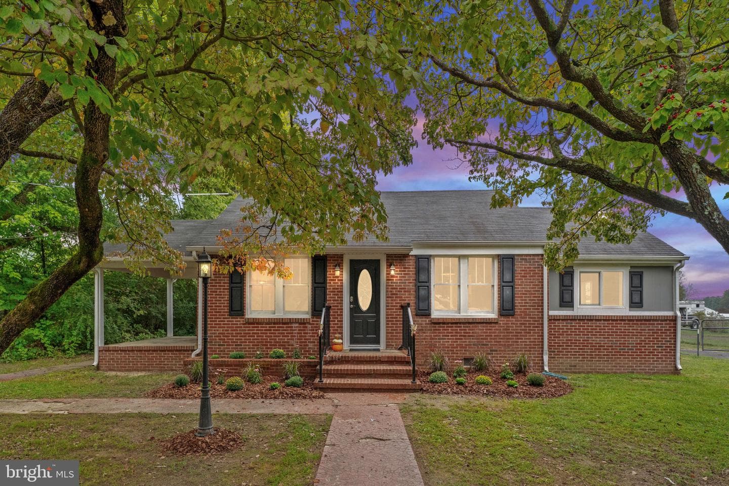 10048 Dahlgren Road photo 5