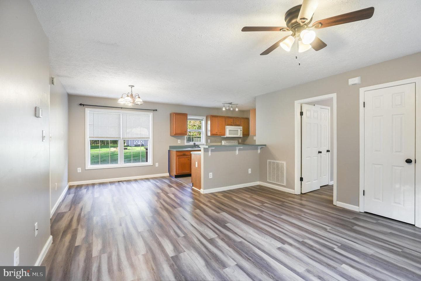 9760 Mohawk Drive photo 3
