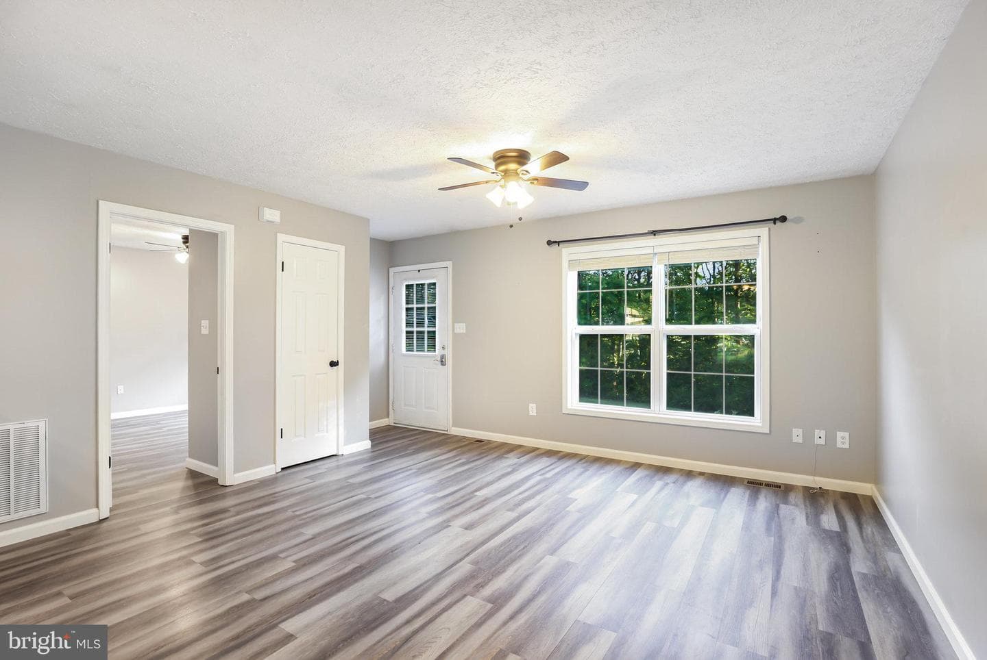 9760 Mohawk Drive photo 4