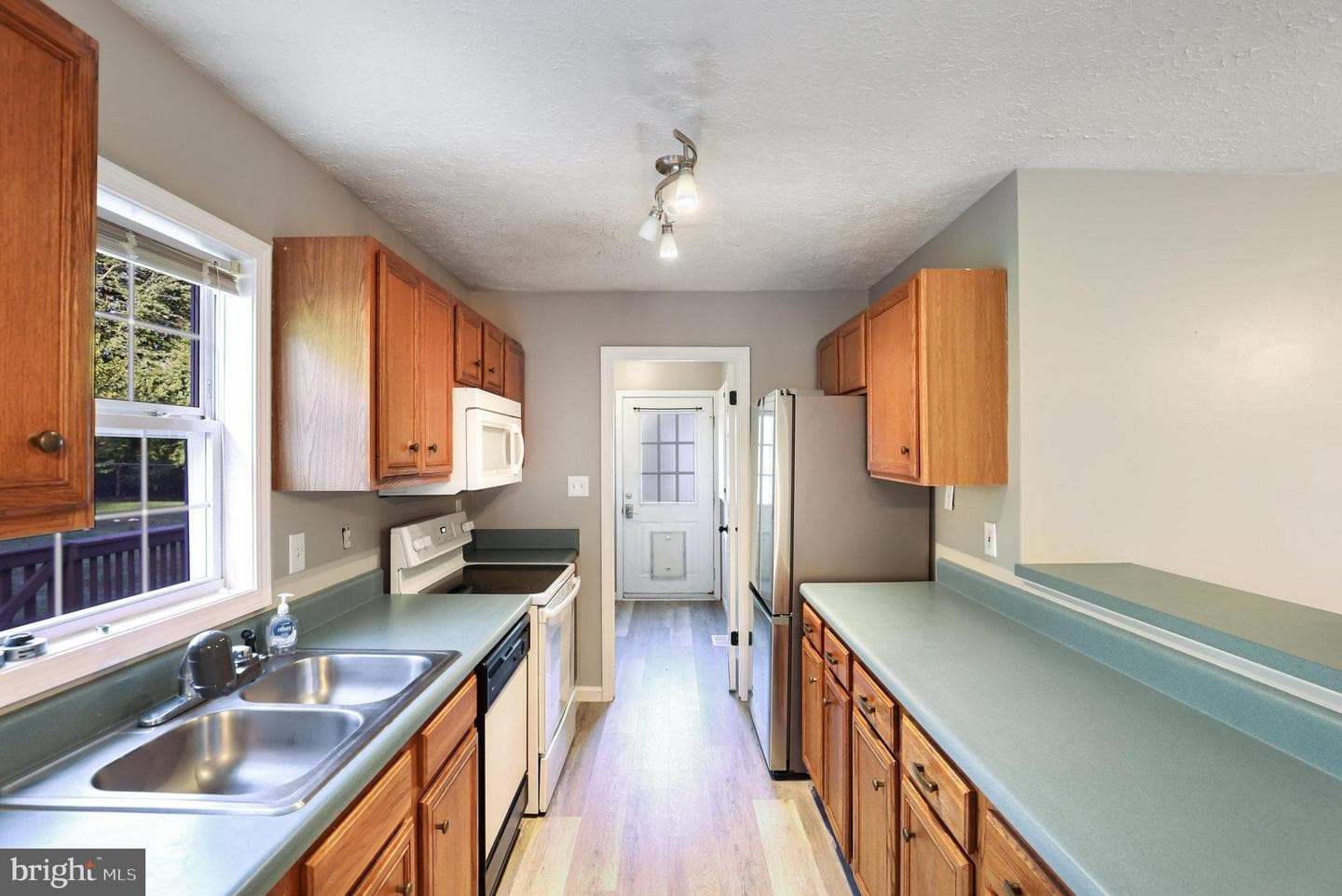 9760 Mohawk Drive photo 6