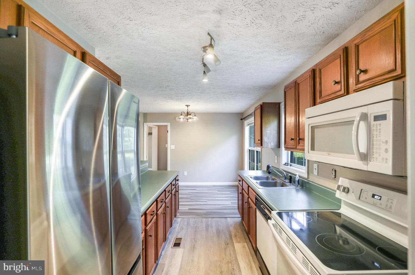 9760 Mohawk Drive photo 8