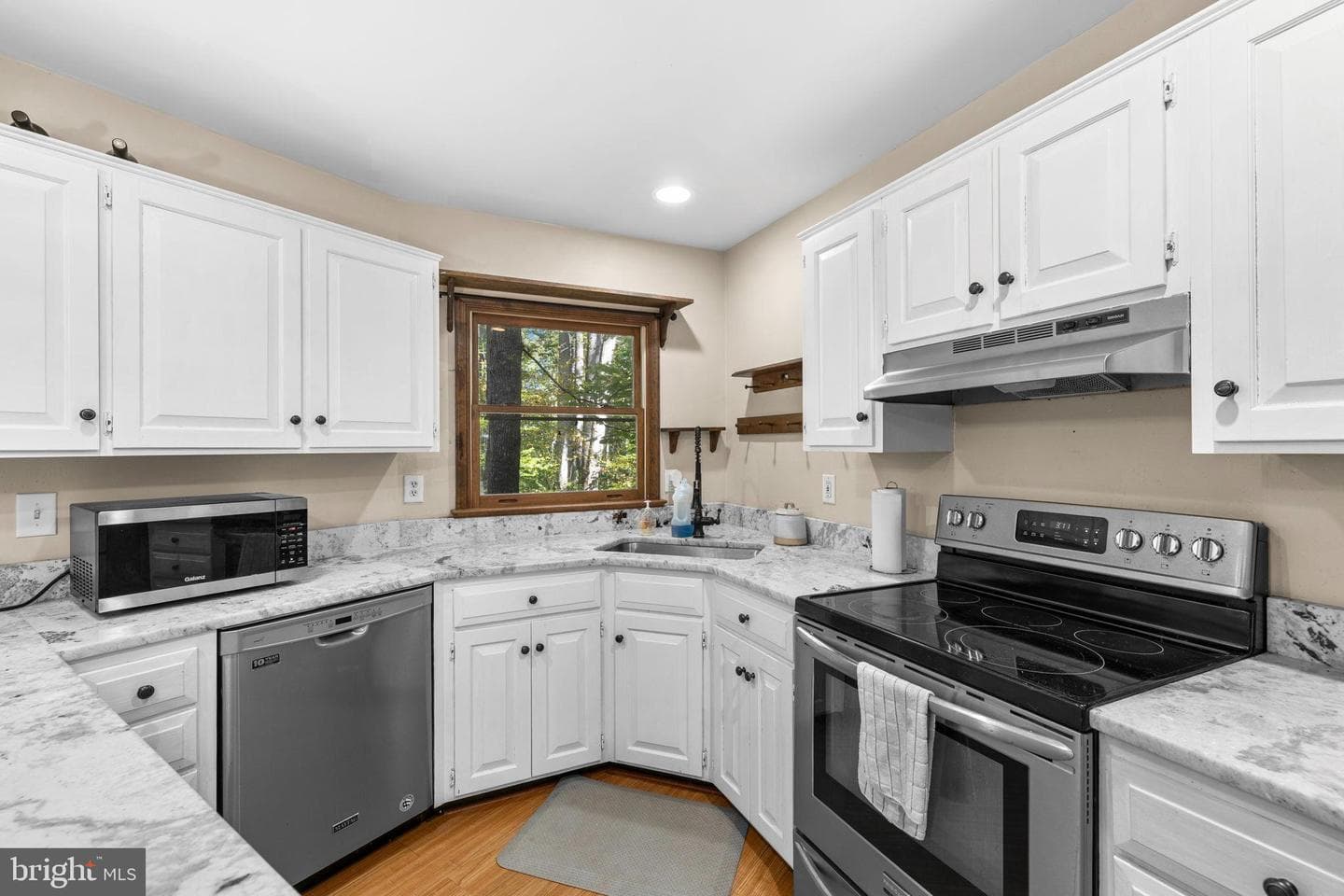 6025 Winston Place photo 14