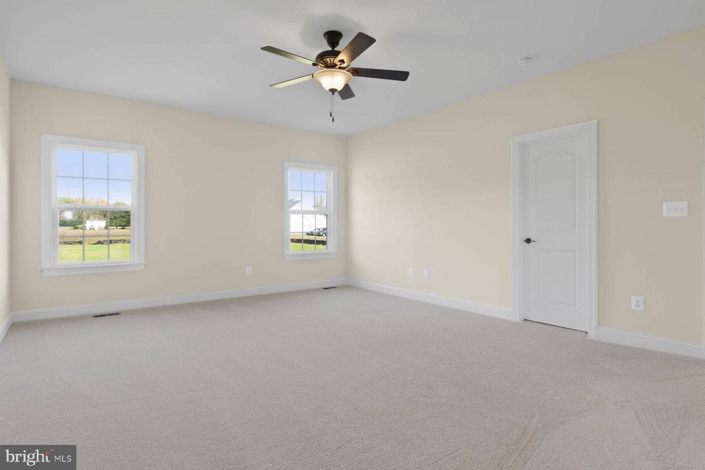 10468 Eisenhower Drive photo 10