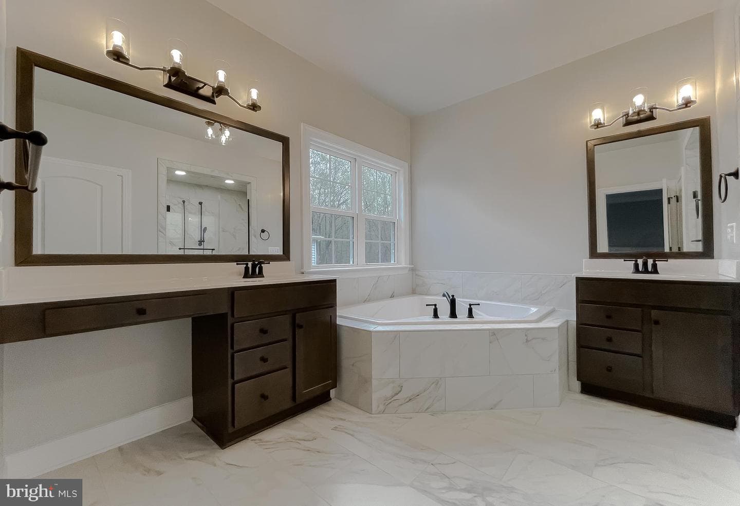 10468 Eisenhower Drive photo 30