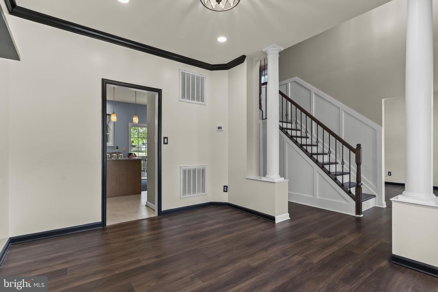 9533 Barbaras Way photo 5