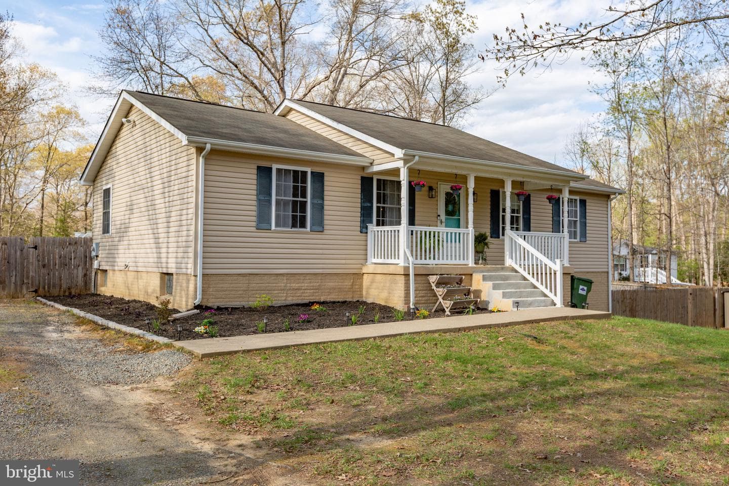 16283 Round Hill Road photo 2