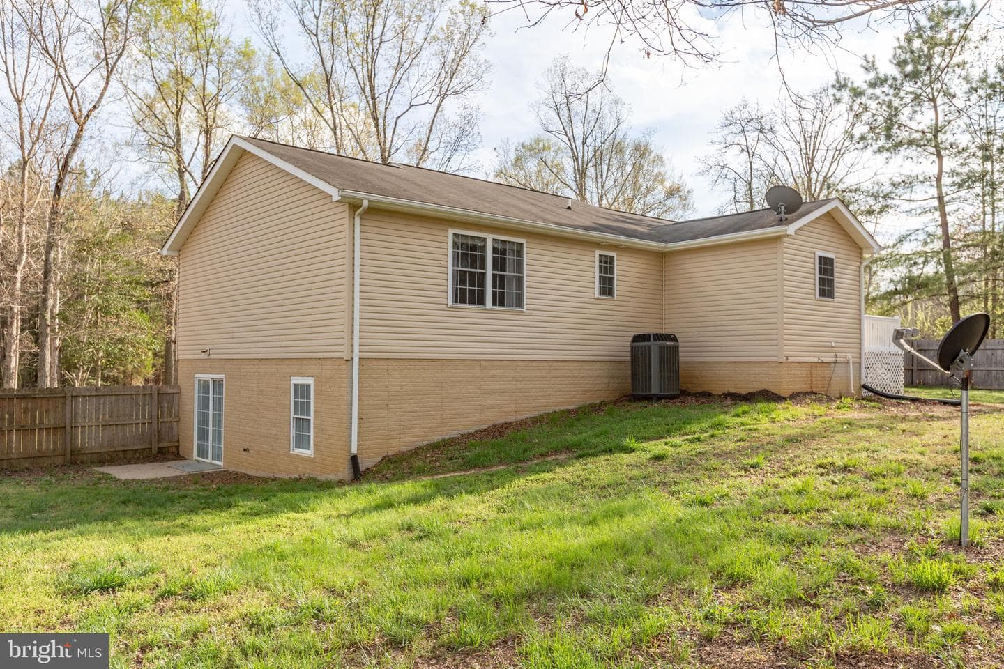 16283 Round Hill Road photo 9
