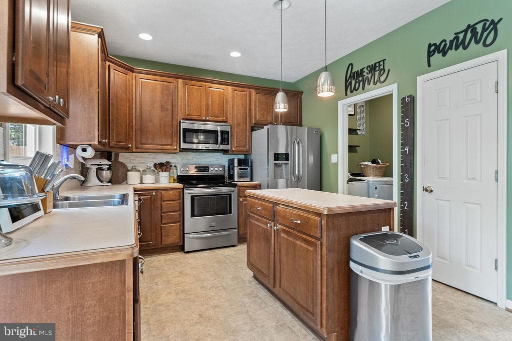 1387 Charleston Street photo 17