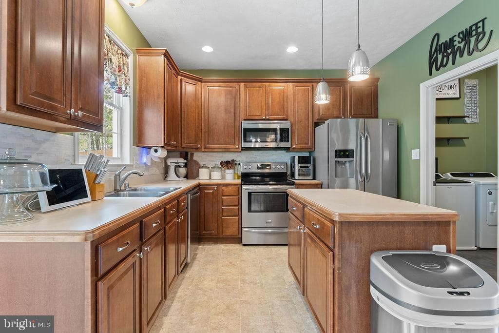 1387 Charleston Street photo 18