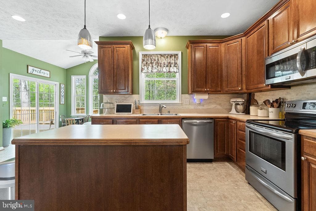 1387 Charleston Street photo 20