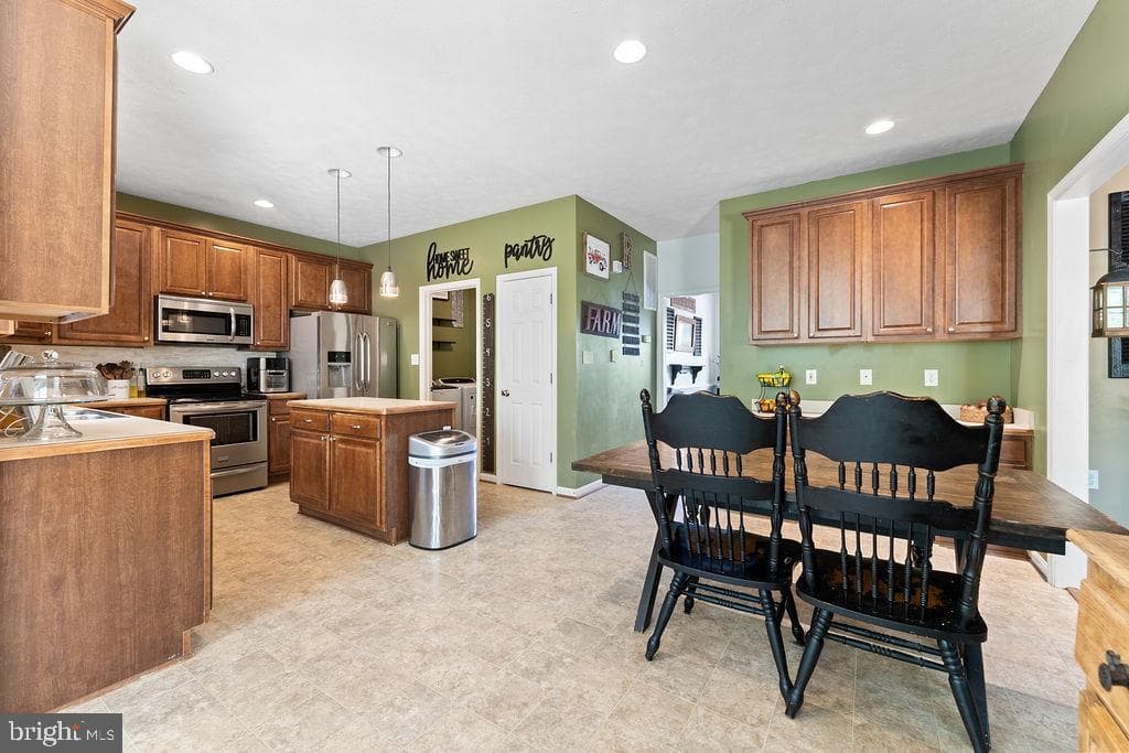 1387 Charleston Street photo 22