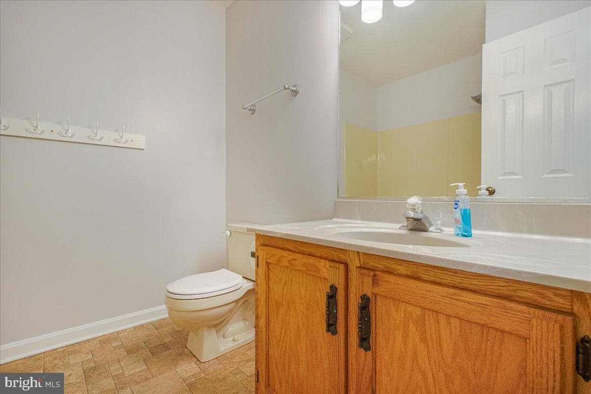 10464 Eisenhower Drive photo 19