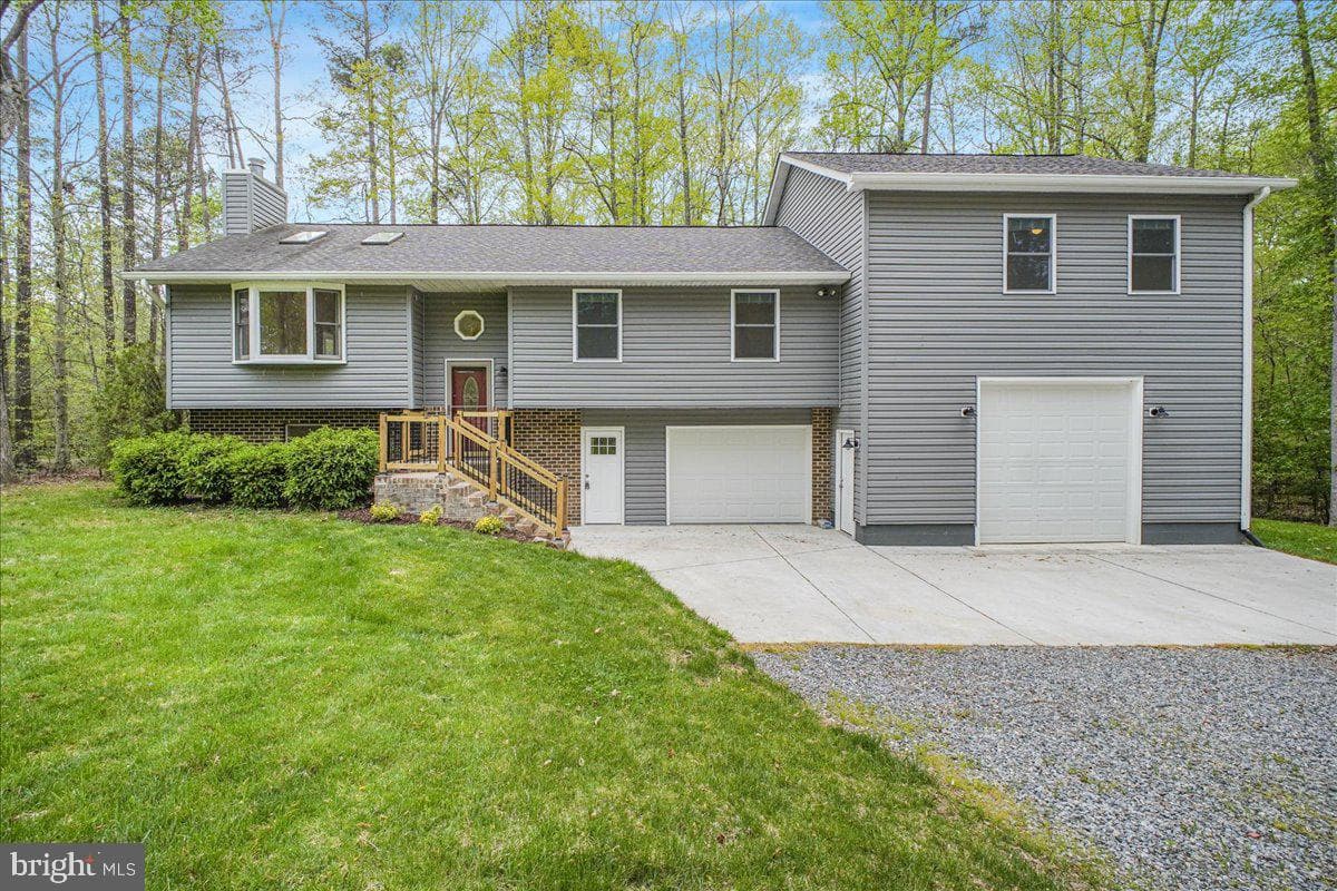 10464 Eisenhower Drive photo 3