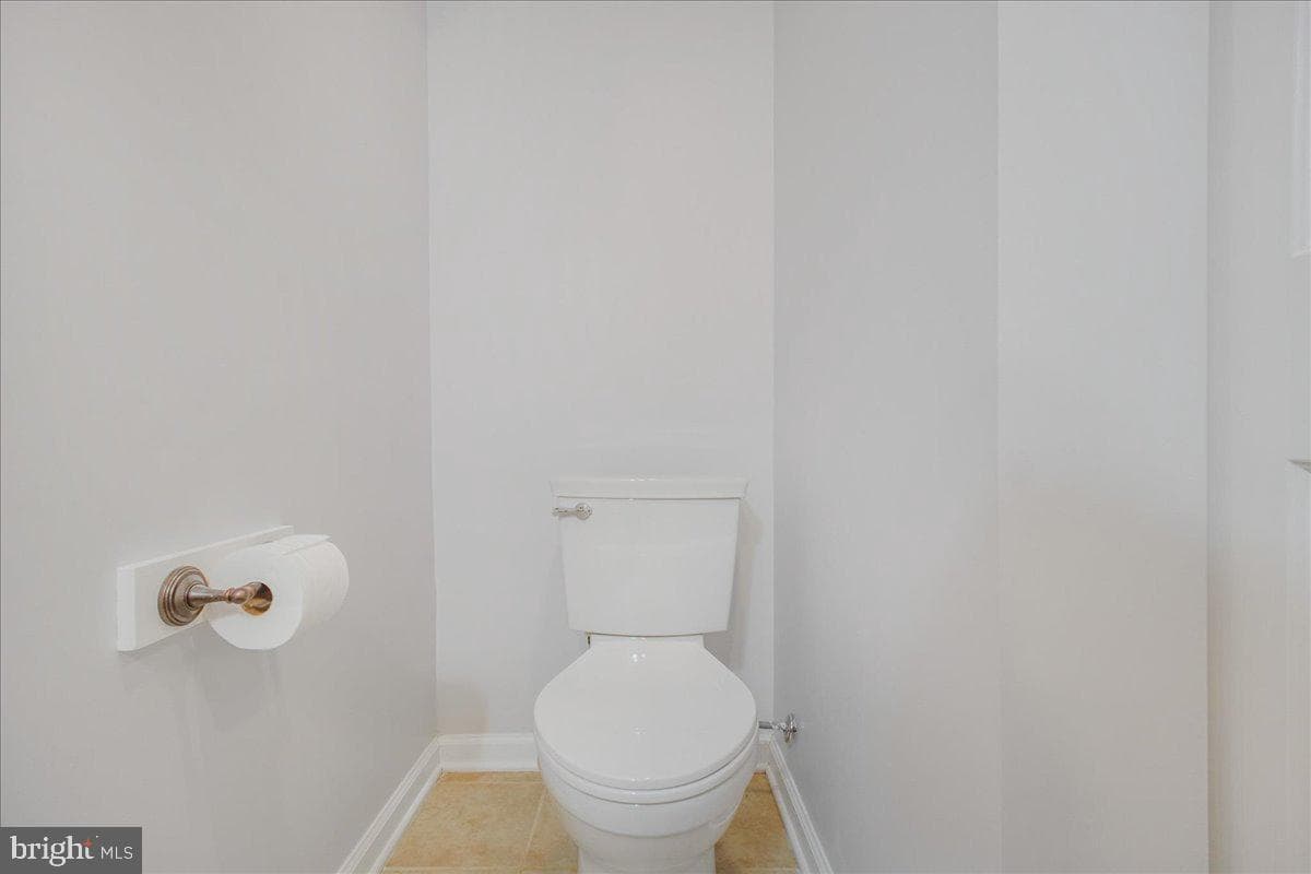 10464 Eisenhower Drive photo 30