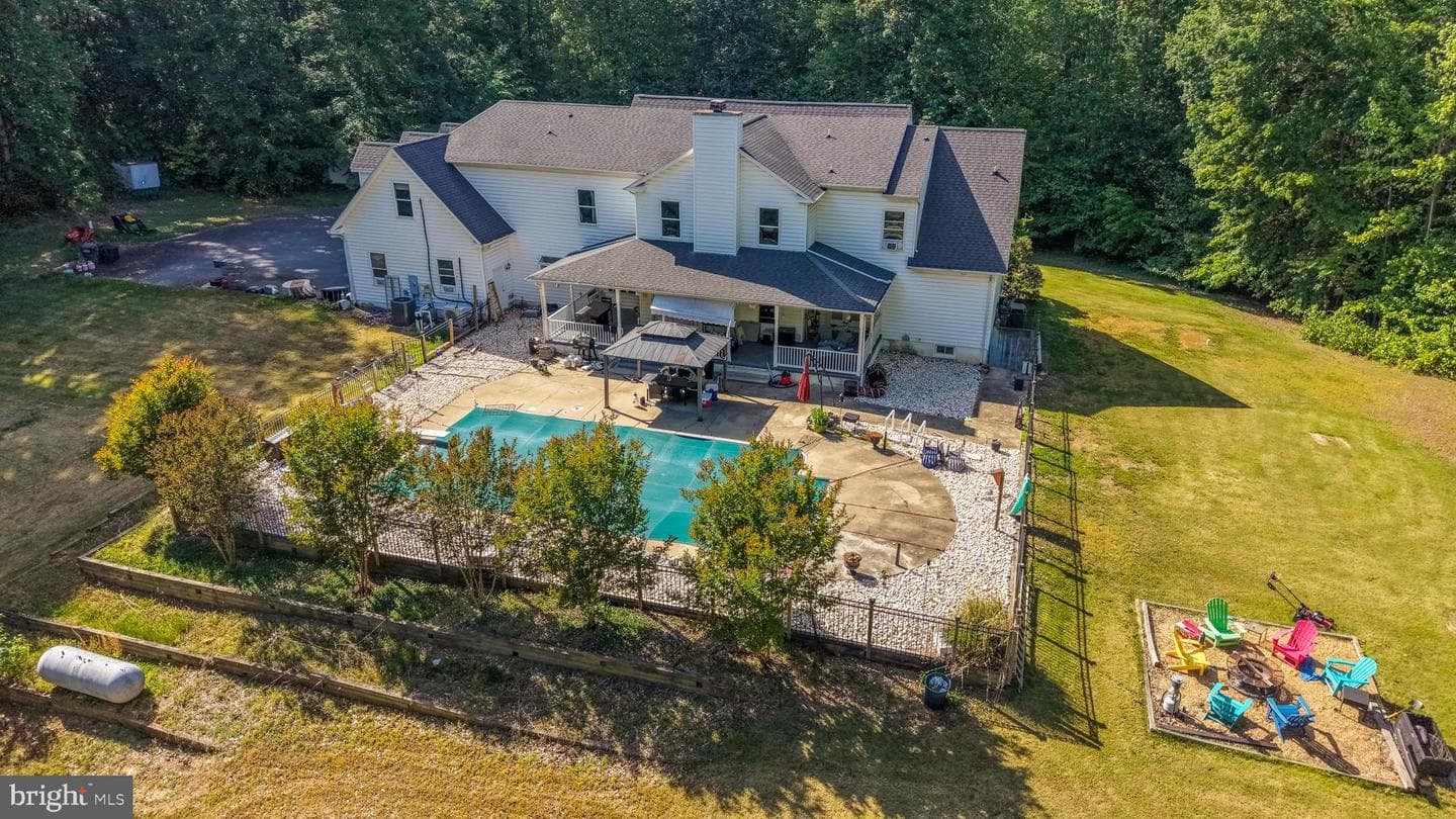 8143 Gallant Green Drive photo 3