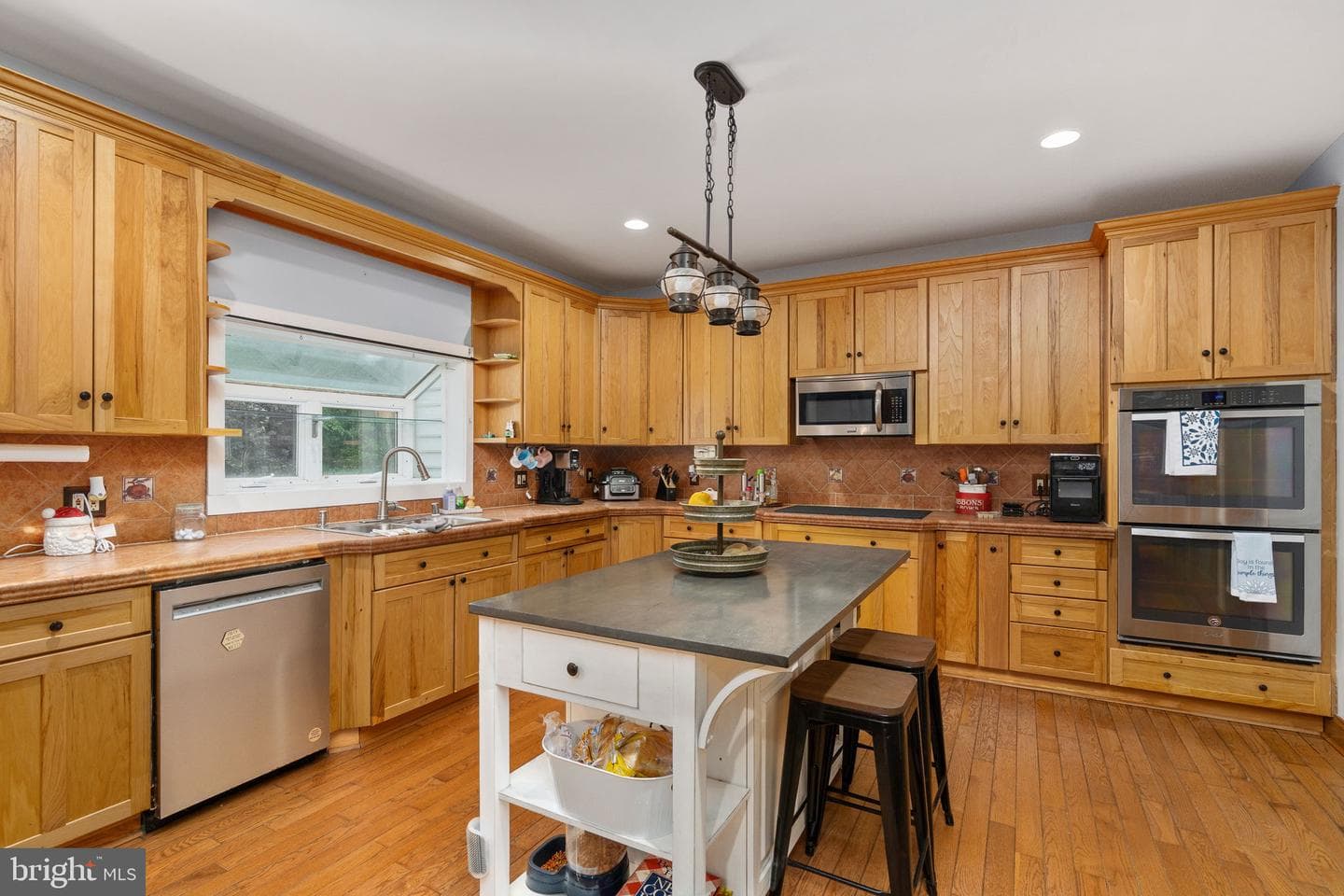 8143 Gallant Green Drive photo 6