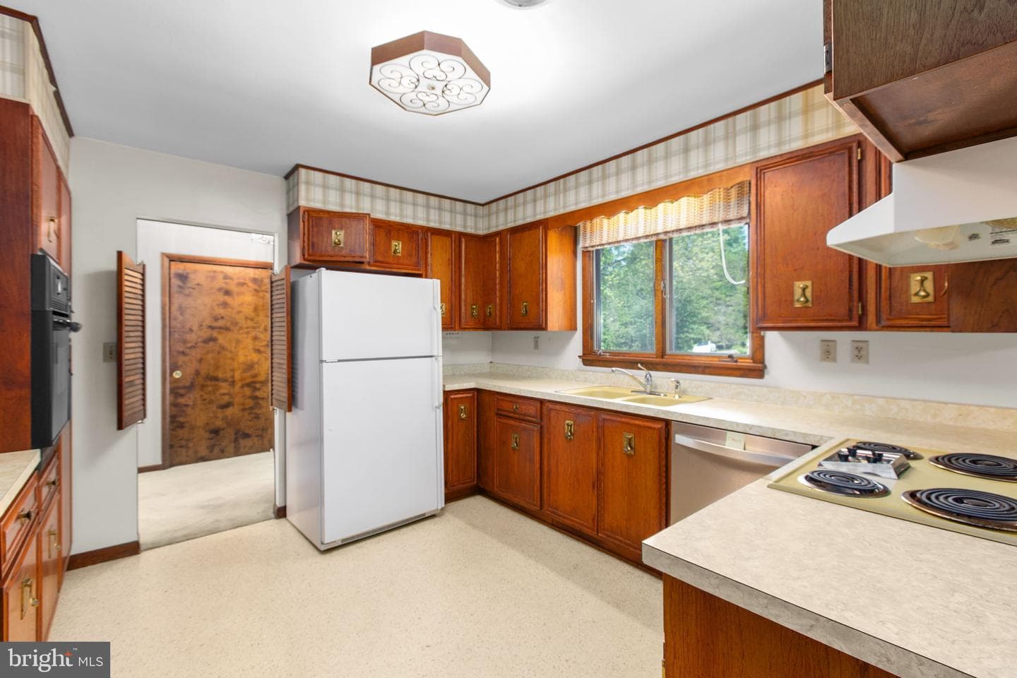 5434 Strawberry Lane photo 24