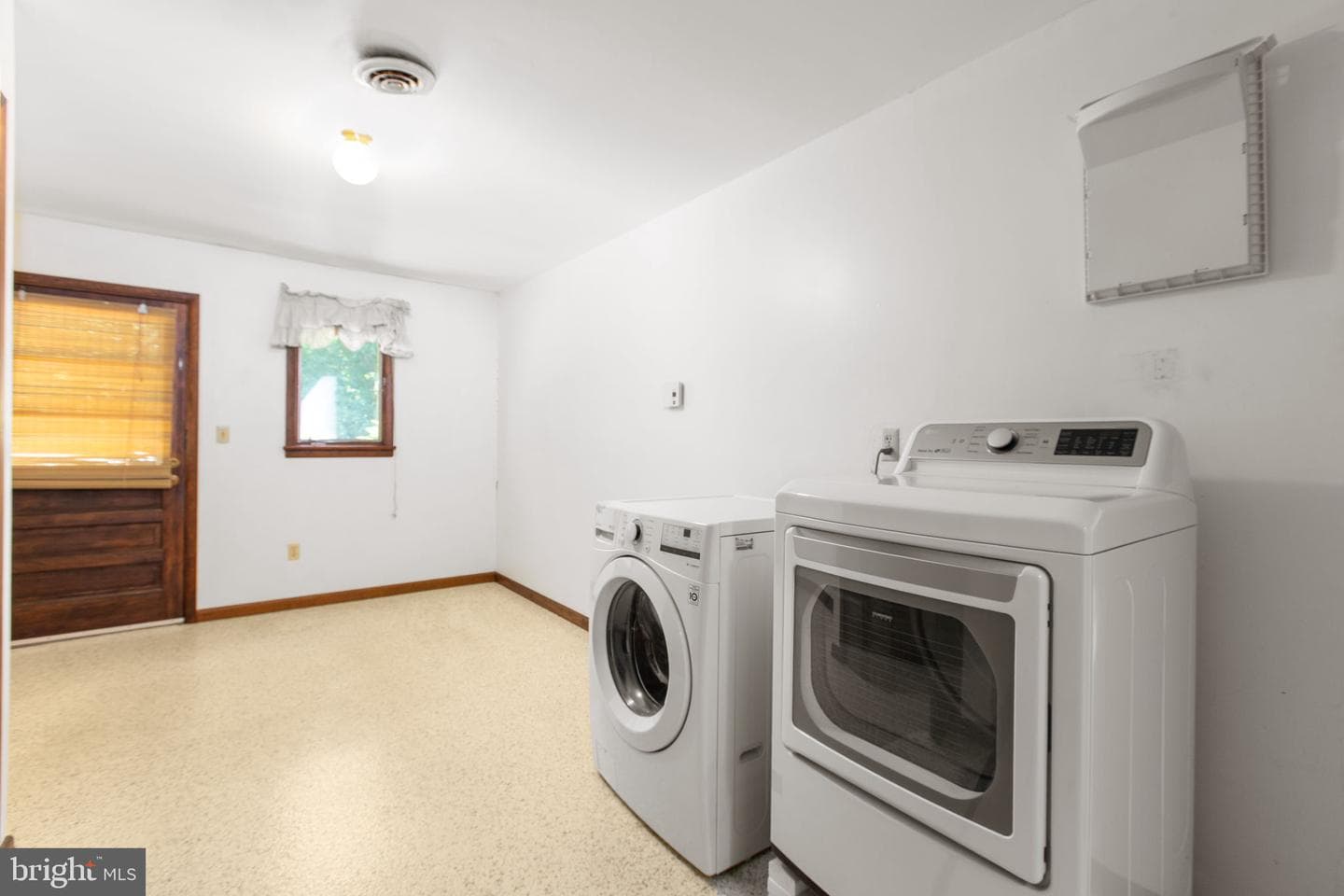 5434 Strawberry Lane photo 27