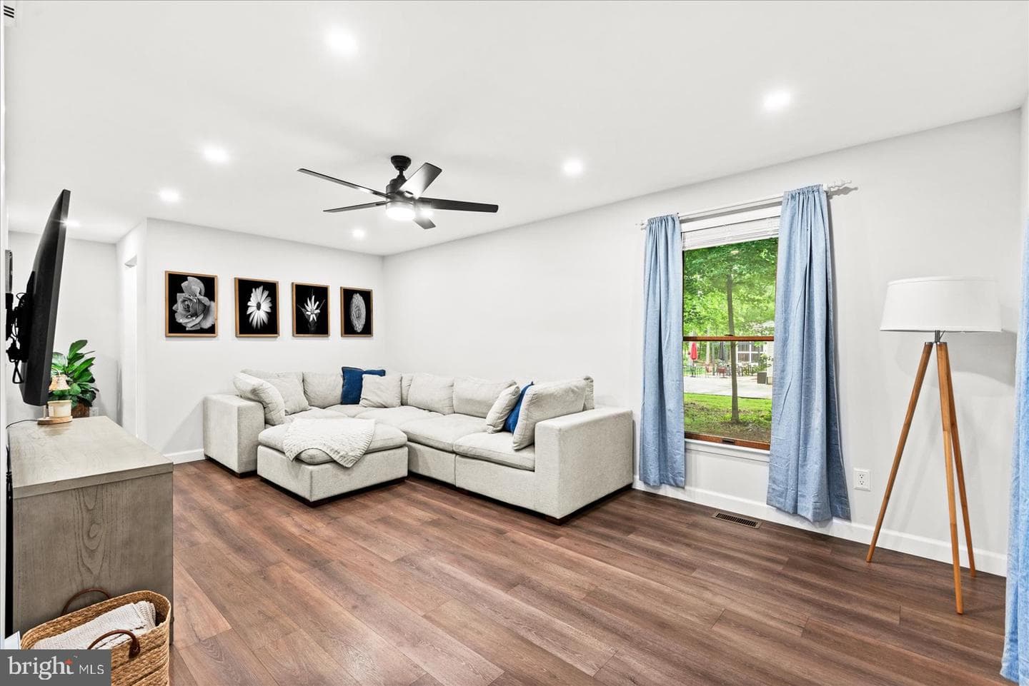 15381 Fleming Street photo 2