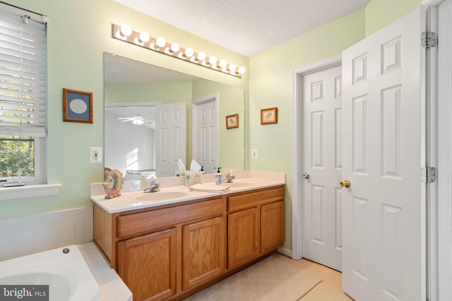 14760 Peach Tree Lane photo 30