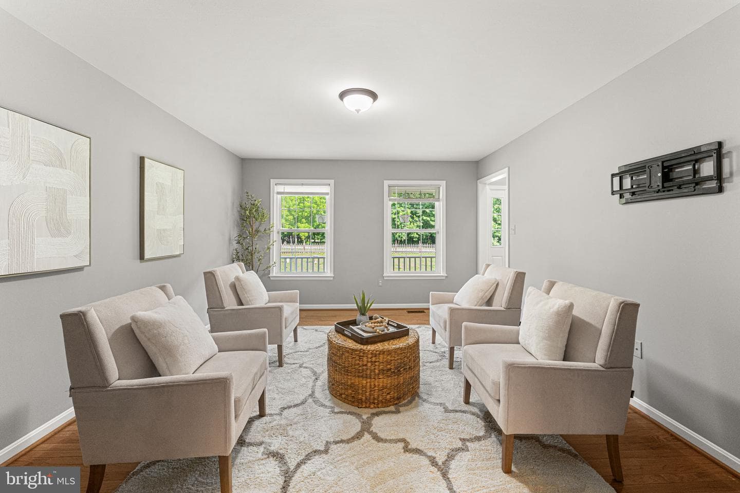 12041 Mitcheltree photo 9