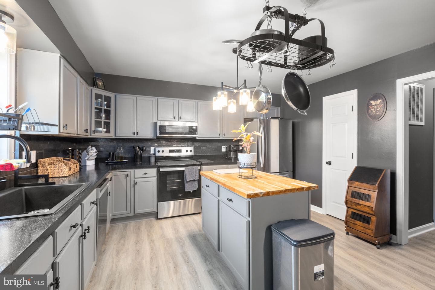 10429 Hutchison Lane photo 3