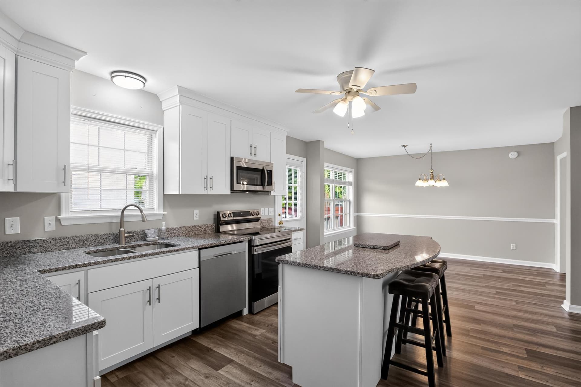 16965 Village Lane photo 4