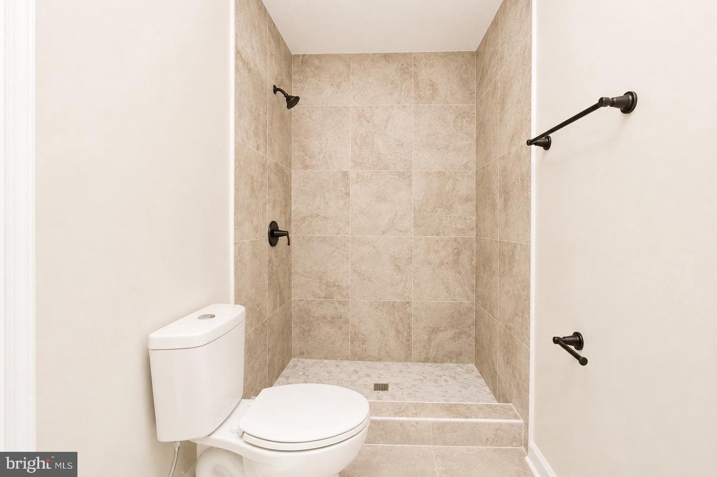 185 Pond Point Avenue photo 17