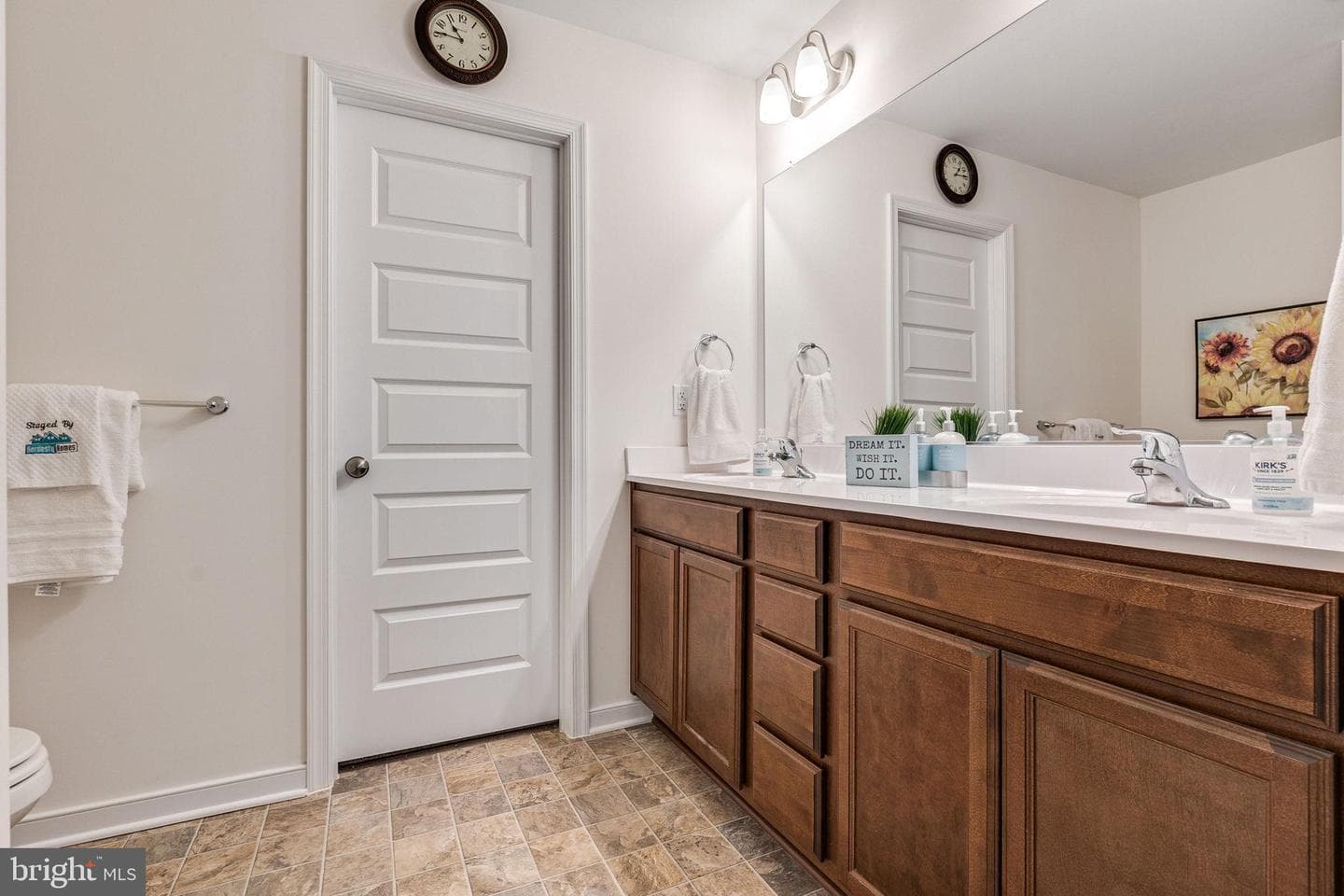52 James Court photo 26