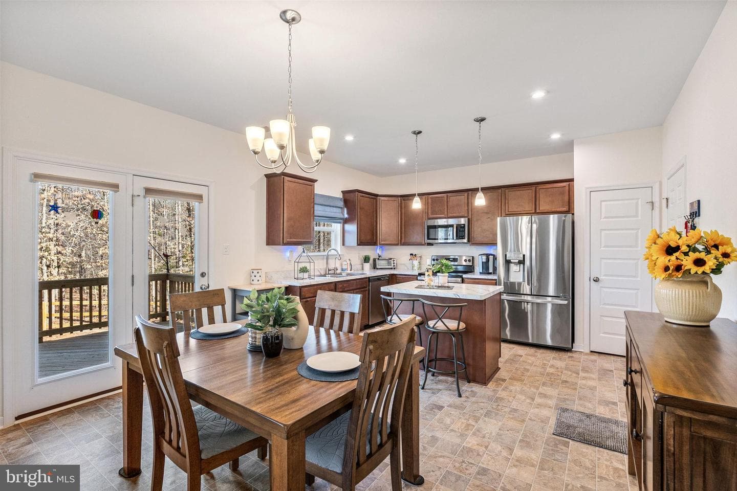 52 James Court photo 4