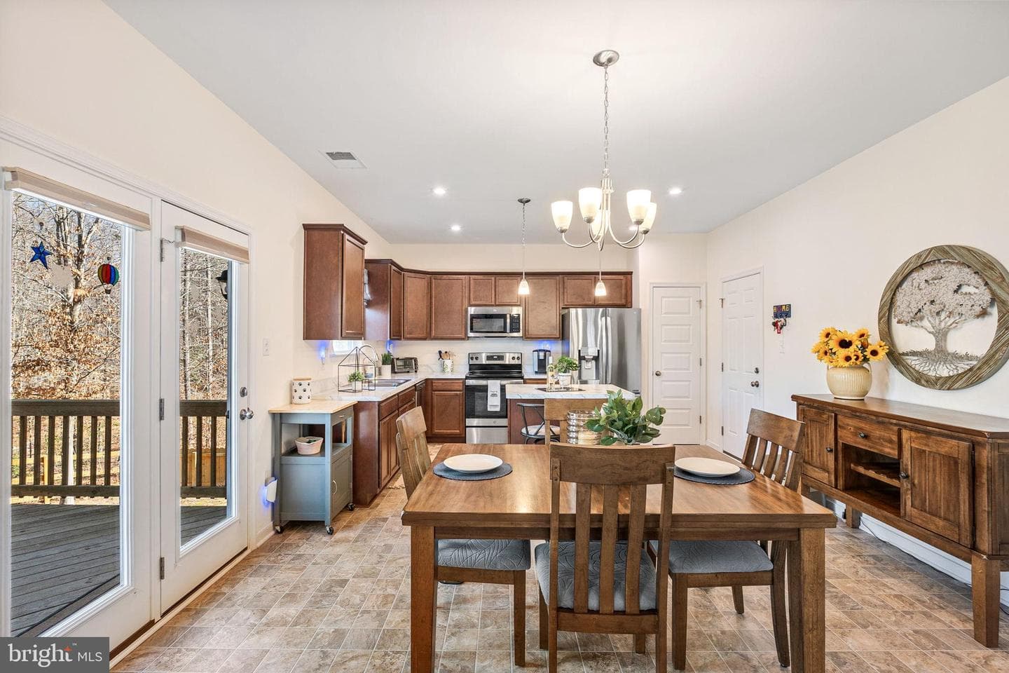 52 James Court photo 8