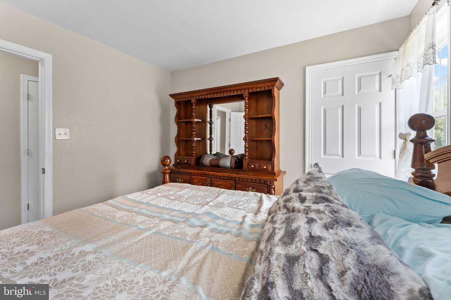 112 Central Parkway photo 3