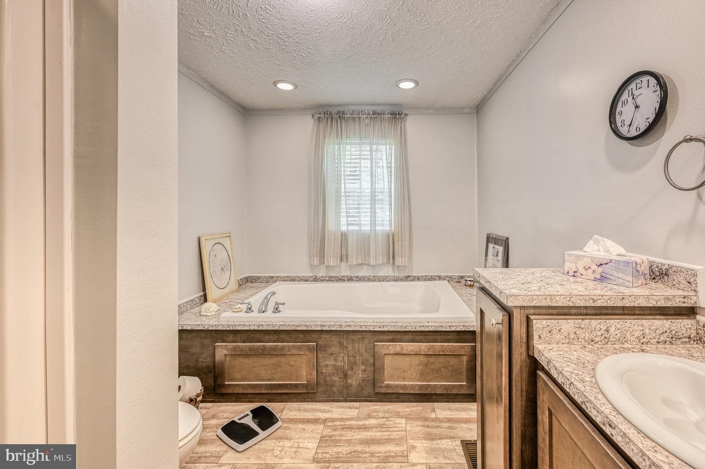 104 Privacy Road photo 32